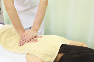 腰のマッサージ